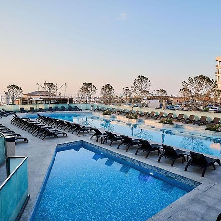 Newvision Apartment In Infinity Beach Resort - Parking Mamaia Eksteriør billede