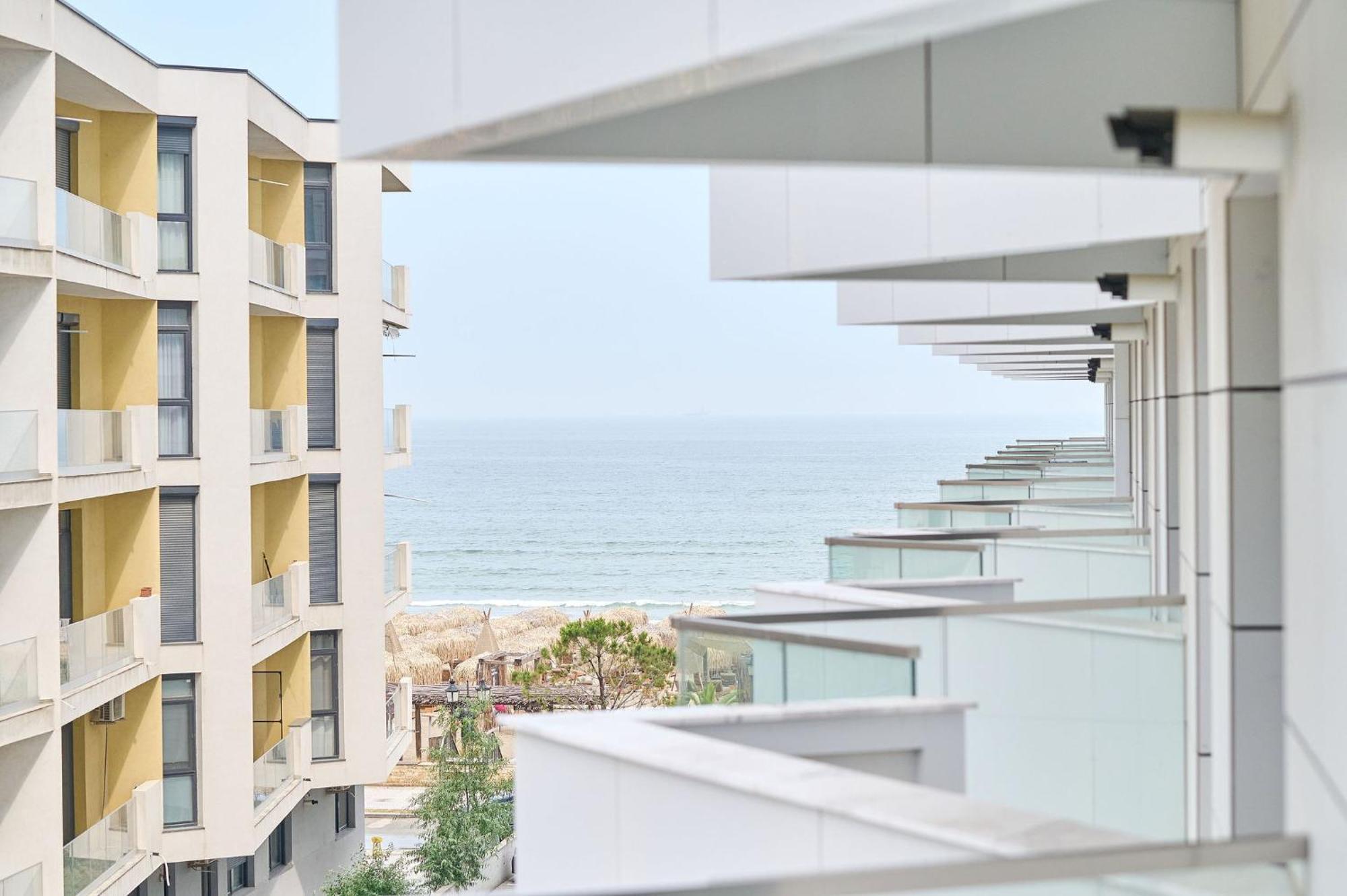Newvision Apartment In Infinity Beach Resort - Parking Mamaia Eksteriør billede